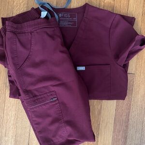 Figs Burgundy- Yola™ - Skinny Scrub Pants One-Pocket Scrub Top
